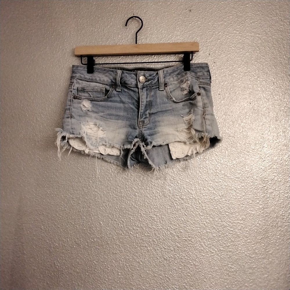 American Eagle Women's Cut Off Jeans    Size 6
